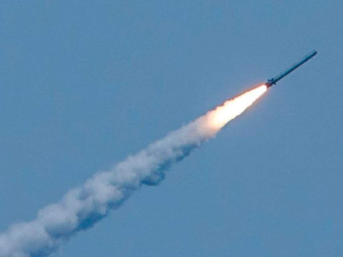 Внаслідок ракетної атаки по Дніпру постраждали троє людей Внаслідок ракетної атаки по Дніпру постраждали троє людей