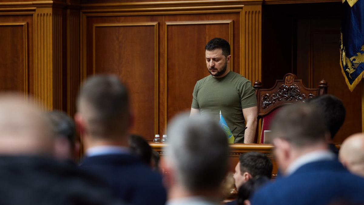 Зеленський подав до Ради законопроєкти продовження воєнного стану та мобілізації Зеленський подав до Ради законопроєкти продовження воєнного стану та мобілізації