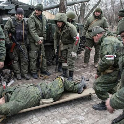 Раненые почти не выживают: в разведке назвали количество потерь среди мобилизованных на Донбассе