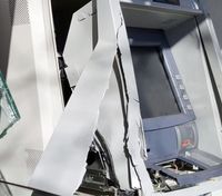 В окупованих Пологах росіяни викрали з банкомата майже пів мільйона гривень