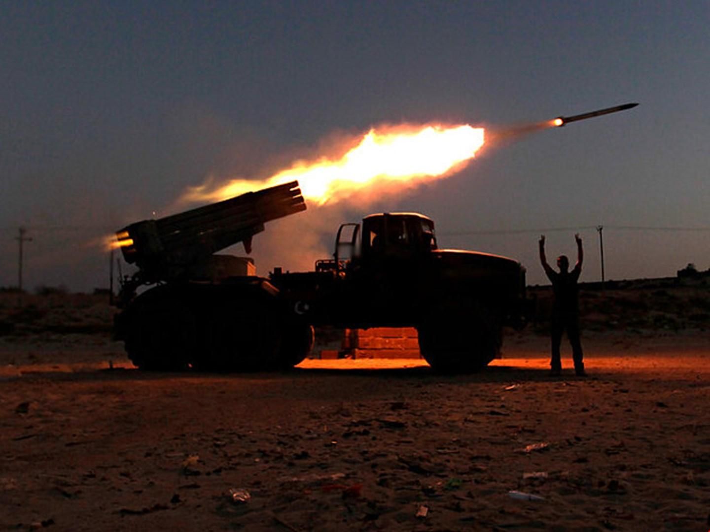 Цілу ніч обстріли: у Криворізькому районі ворог перебив газопровід, пошкоджені 10 будинків Цілу ніч обстріли: у Криворізькому районі ворог перебив газопровід, пошкоджені 10 будинків