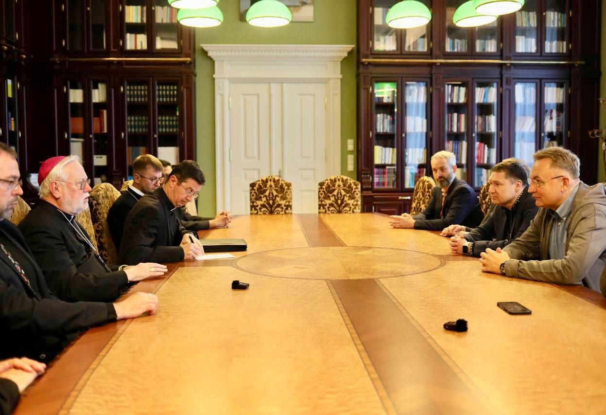 Не бійтесь називати речі своїми іменами: Садовий зустрів у Львові представника Святого Престолу Не бійтесь називати речі своїми іменами: Садовий зустрів у Львові представника Святого Престолу