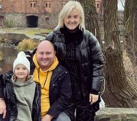 "После двухмесячной разлуки": Юрий Ткач растрогал видео встречи с женой и дочерью