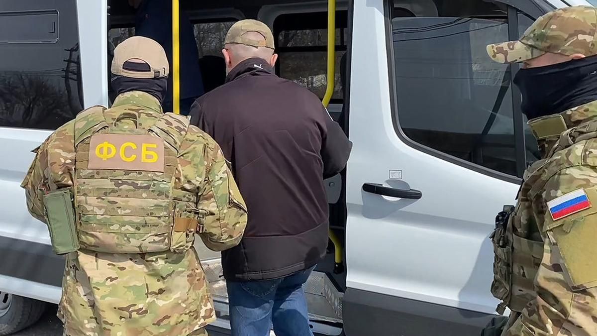 Проверяют даже детские планшеты: оккупанты устраивают настоящий террор на въездах в Крым Проверяют даже детские планшеты: оккупанты устраивают настоящий террор на въездах в Крым