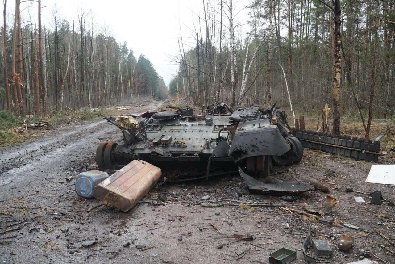 Окупанти діляться між собою, як правильно стріляти у ноги, щоб можна було "звалити" з війни