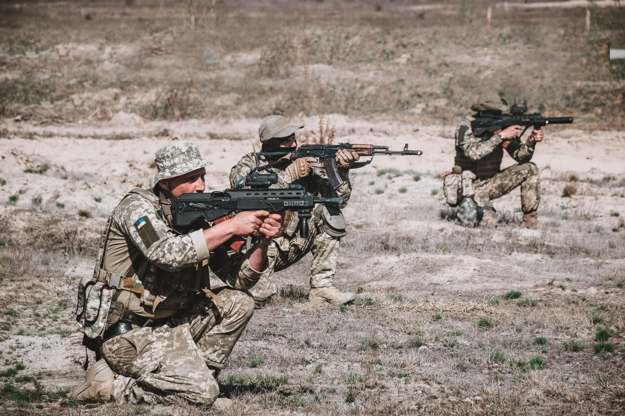 Масові обстріли, провальні спроби штурму окупантів: карта бойових дій станом на 22 травня