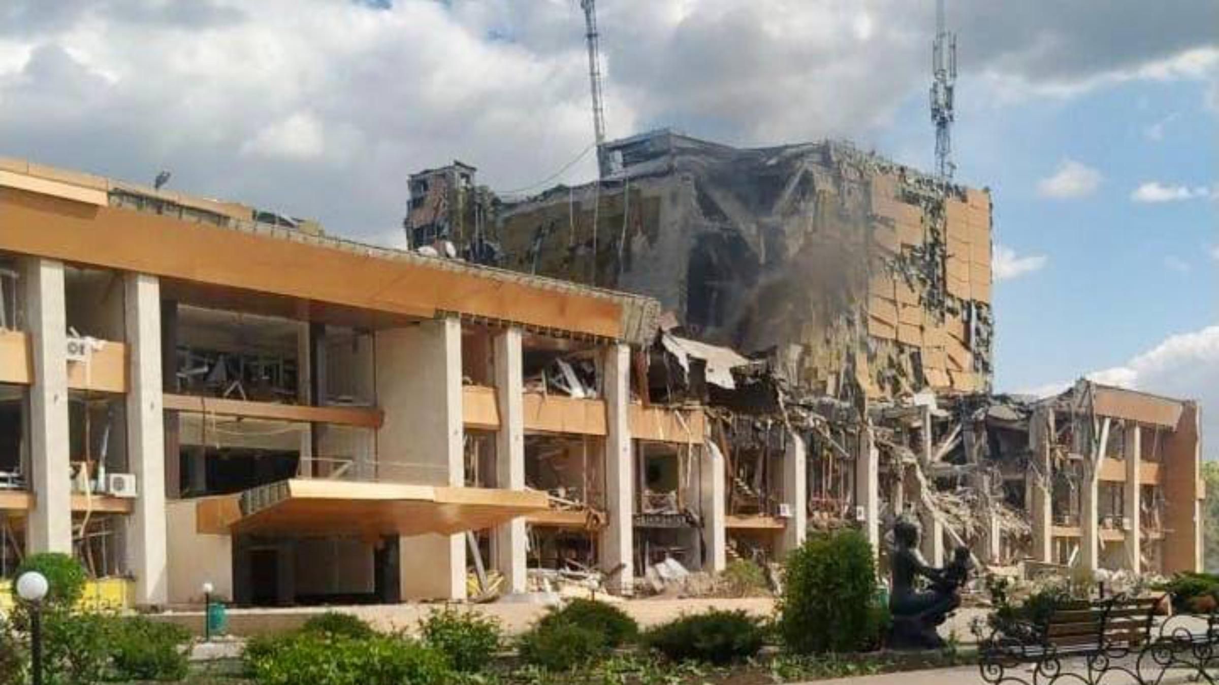 Целили непосредственно в Дом культуры, – глава ОВА рассказал о последствиях удара по Лозовой Целили непосредственно в Дом культуры, – глава ОВА рассказал о последствиях удара по Лозовой