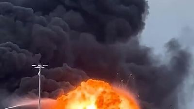Пожар возле аэропорта Женевы: над аэродромом клубок дыма, а самолеты не могут сесть или взлететь