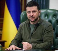 Зеленский заявил, что просил у партнеров оружие, чтобы разблокировать Мариуполь военным путем