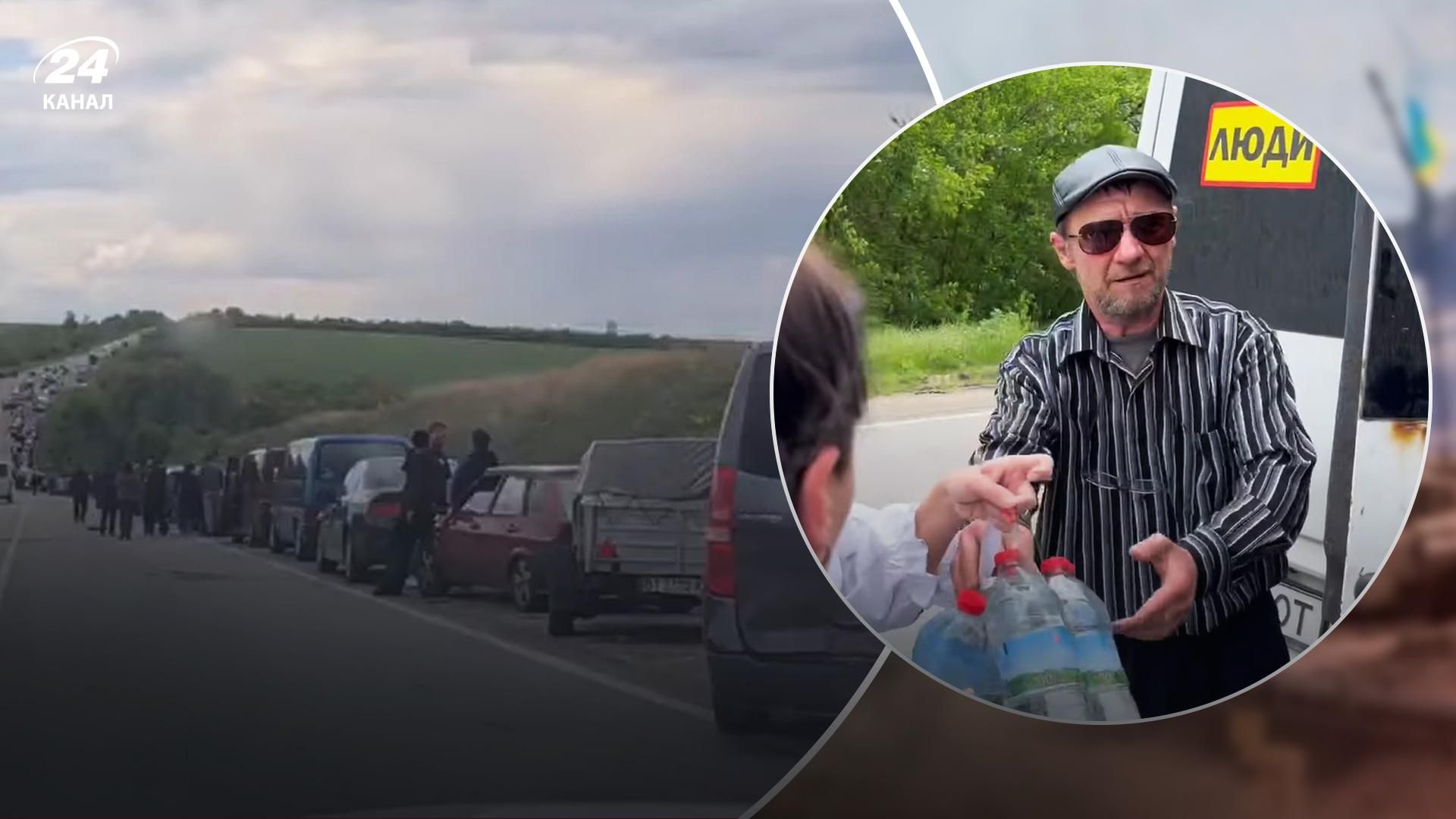 В районе Васильевки после длительной блокировки оккупанты наконец-то разрешили движение машин В районе Васильевки после длительной блокировки оккупанты наконец-то разрешили движение машин