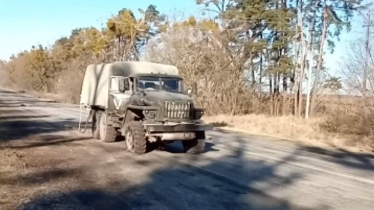 В Киевской области у оккупантов похитили бензовоз с 700 литрами топлива: журналисты выяснили детали