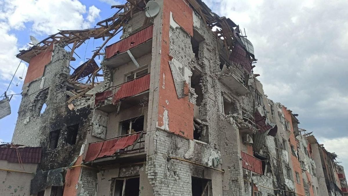 Росіяни обстріляли школу у Сєвєродонецьку: загинула жінка та її син