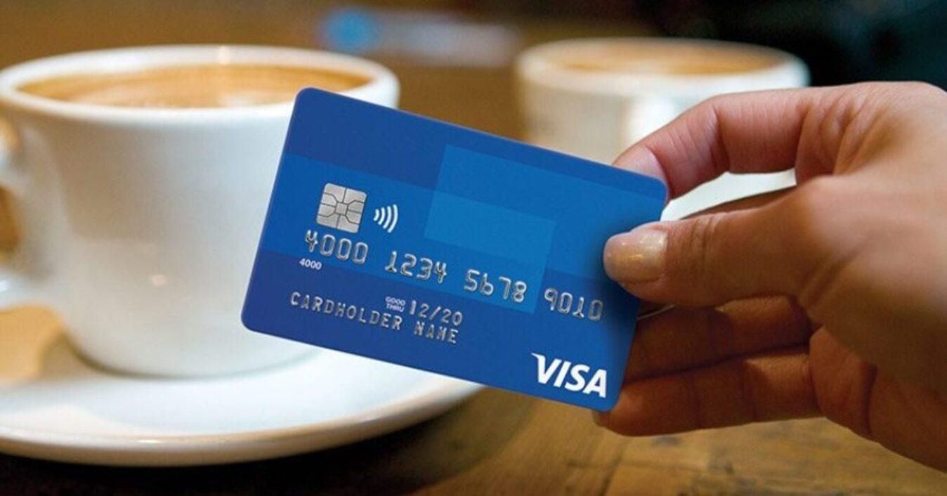 Росіяни почали їздити до Мінська, щоб оформити карти Visa та MasterCard Росіяни почали їздити до Мінська, щоб оформити карти Visa та MasterCard