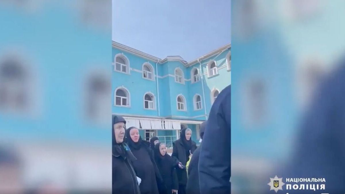 Россияне обстреляли храм в Богородичном Донецкой области: в подвале прятались монахи и дети