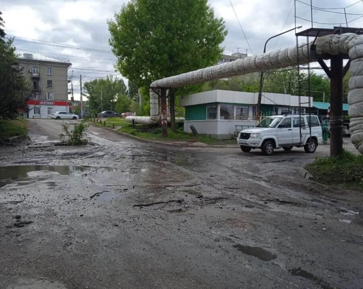 Последствия фонтана по канализации в Саратове.