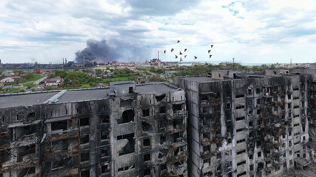 Хаотические захоронения и летние дожди могут привести к эпидемкатастрофе в Мариуполе Хаотические захоронения и летние дожди могут привести к эпидемкатастрофе в Мариуполе