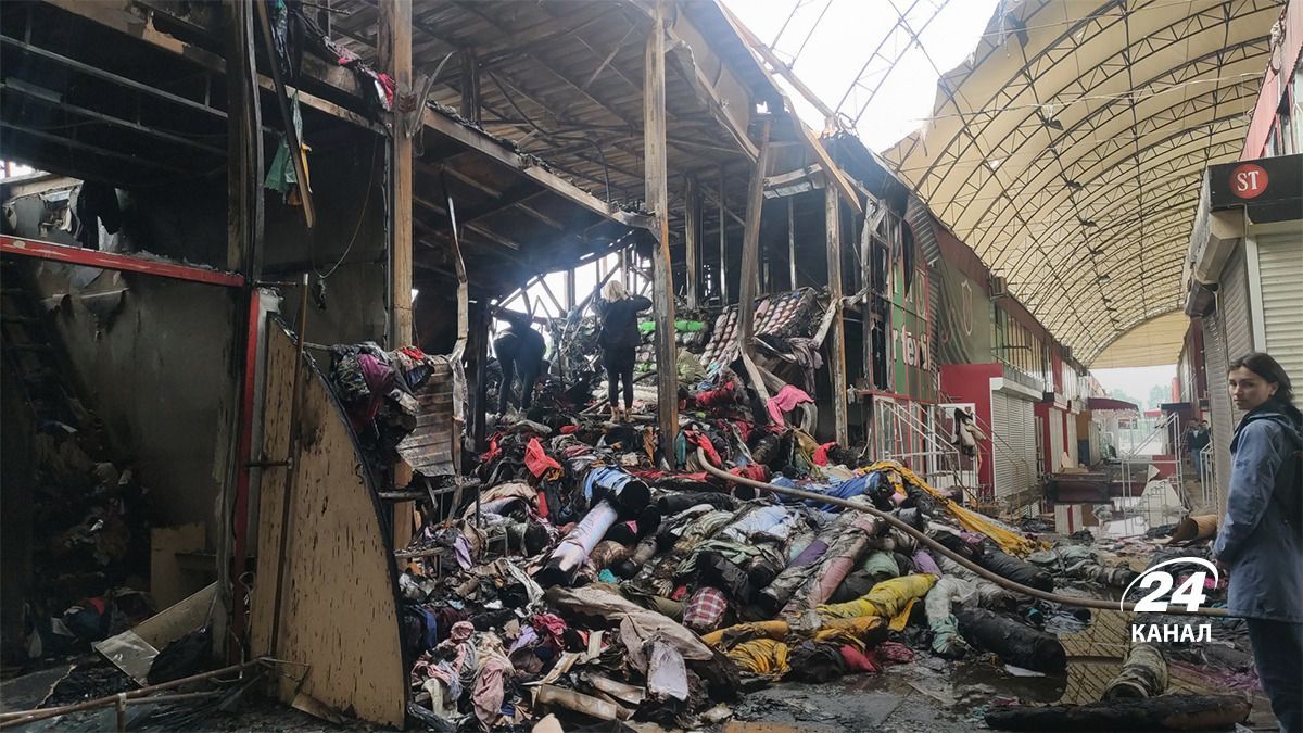 Постапокаліптична картина: ексклюзивний фоторепортаж з ринку після потужного обстрілу Харкова Постапокаліптична картина: ексклюзивний фоторепортаж з ринку після потужного обстрілу Харкова