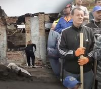 Сумчани розбирають руїни автовокзалу у Тростянці: у ДСНС показали зворушливе відео