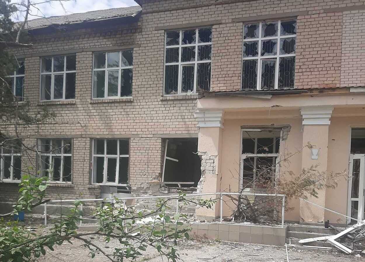 Оккупанты разбомбили школу-интернат в Николаевской области: ужасные фото последствий Оккупанты разбомбили школу-интернат в Николаевской области: ужасные фото последствий