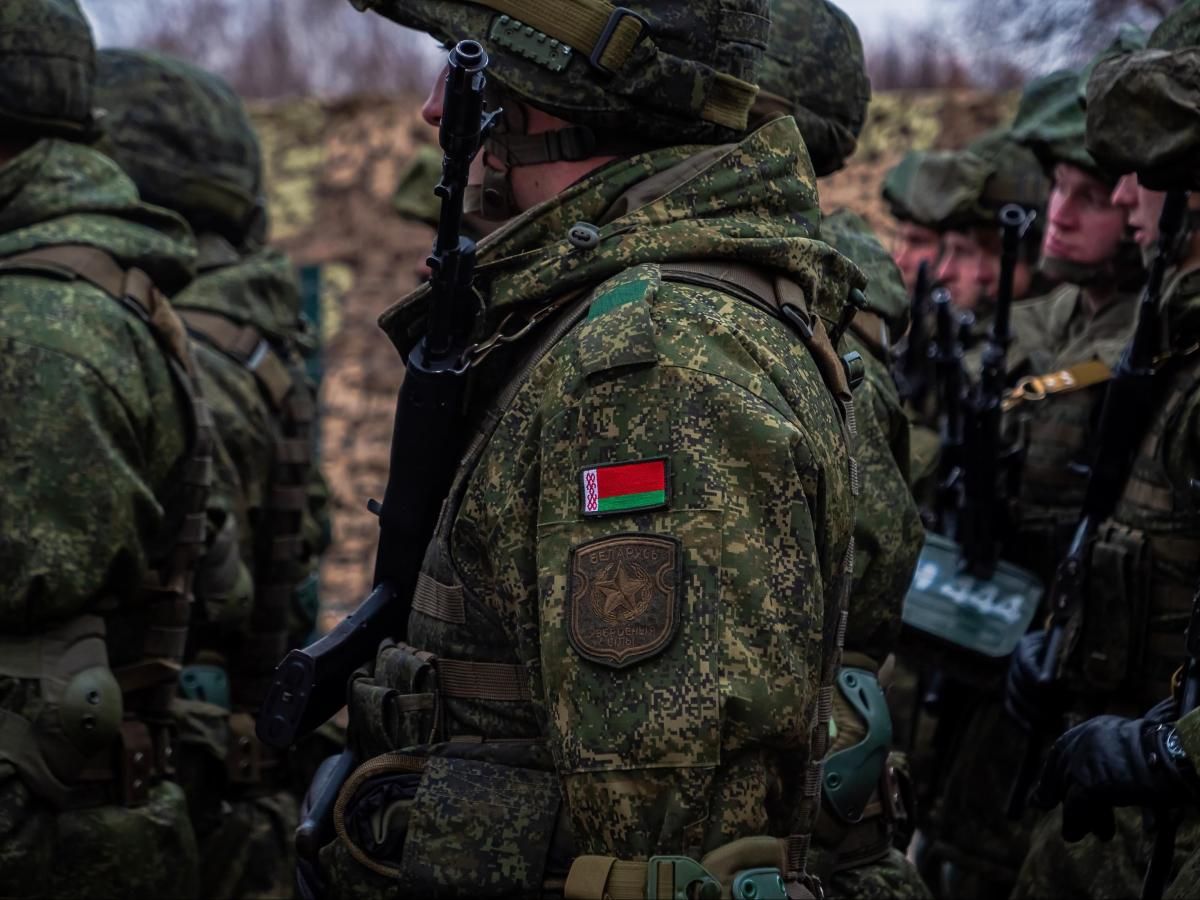 Білоруська армія розгортає додаткові підрозділи на кордоні з Україною