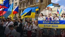 У Празі відбувся парад вишиванок: українці дякували Чехії за допомогу