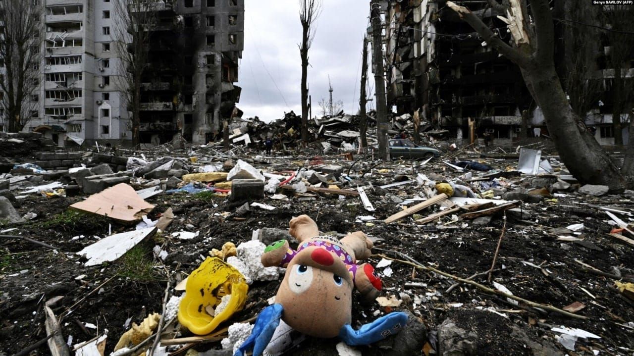 Боролись за жизнь 2 недели: умерла 11-летняя девочка, попавшая под обстрел в Луганской области Боролись за жизнь 2 недели: умерла 11-летняя девочка, попавшая под обстрел в Луганской области