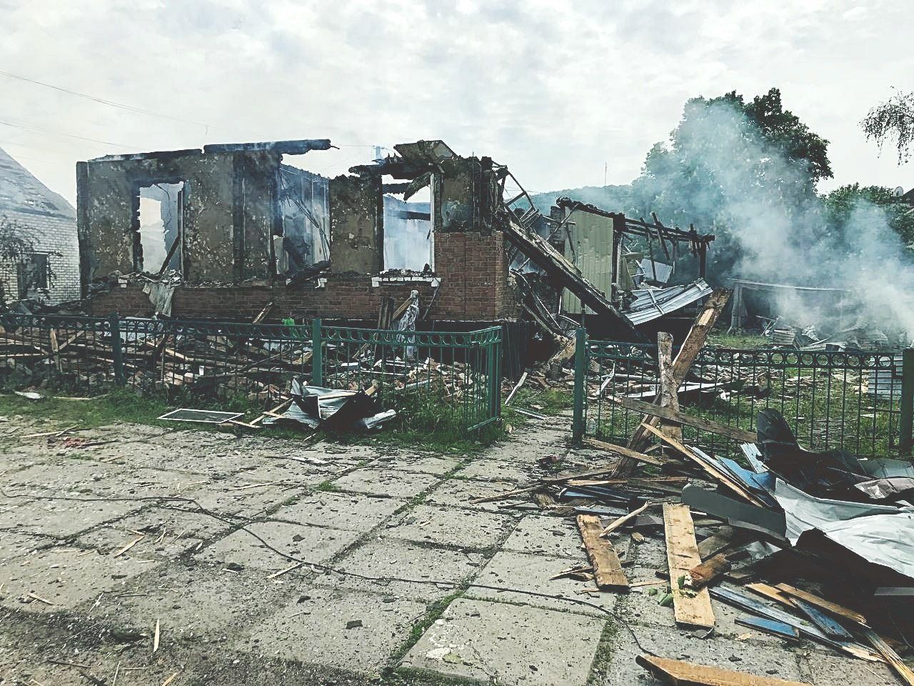 За сутки оккупанты обстреляли 49 городов и сел на Востоке: погибли 9 человек, 11 – пострадали За сутки оккупанты обстреляли 49 городов и сел на Востоке: погибли 9 человек, 11 – пострадали