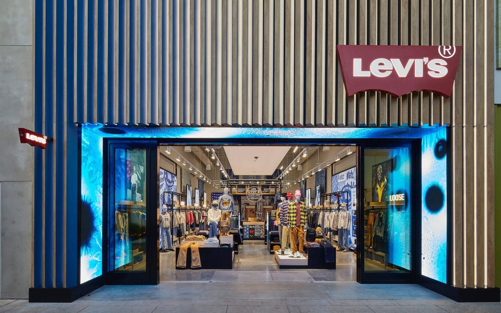 Levi's прекратила поставки и продает свой бизнес в России Levi's прекратила поставки и продает свой бизнес в России