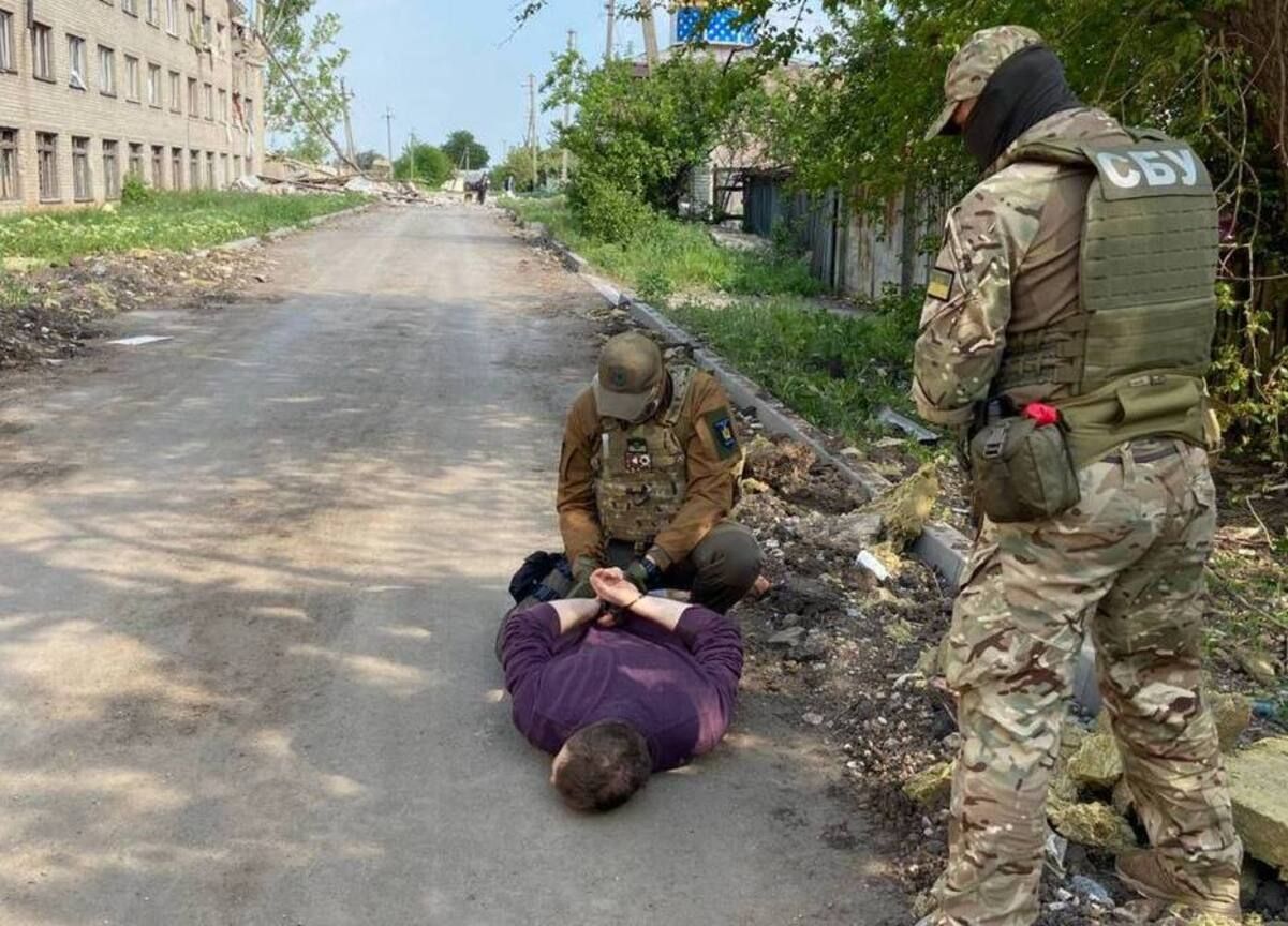 Колаборант "зливав" росіянам позиції ЗСУ та Нацгвардії в Бахмуті Колаборант "зливав" росіянам позиції ЗСУ та Нацгвардії в Бахмуті