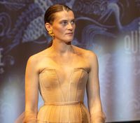 Главная героиня фильма "Памфир" надела на премьеру в Каннах платье от бренда Frolov
