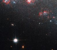 Телескоп "Хаббл" заглянул в таинственное "ушко иглы" карликовой спиральной галактики