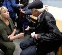 "Хочу жить в Украине": в оккупированном Херсоне дедушка смело дал отпор пропагандистам