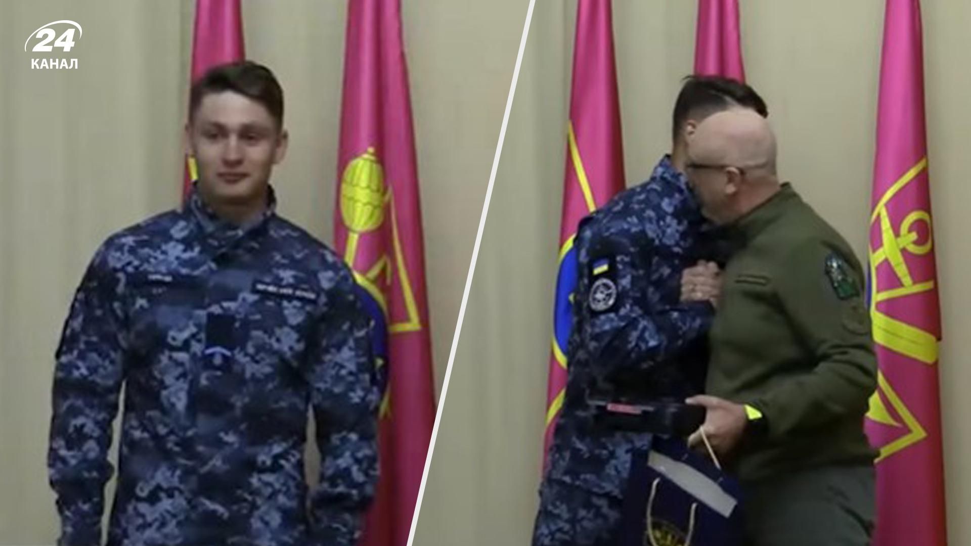 Резніков нагородив іменною вогнепальною зброєю матроса Тамілова: він знищив дорогий літак ворога Резніков нагородив іменною вогнепальною зброєю матроса Тамілова: він знищив дорогий літак ворога