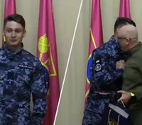 Резніков нагородив іменною вогнепальною зброєю матроса Тамілова: він знищив дорогий літак ворога