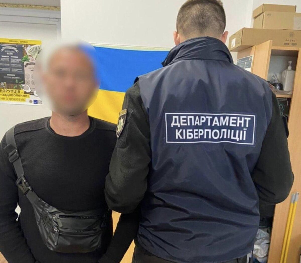 У Києві затримали блогера, який у соцмережах виправдовував дії Росії У Києві затримали блогера, який у соцмережах виправдовував дії Росії