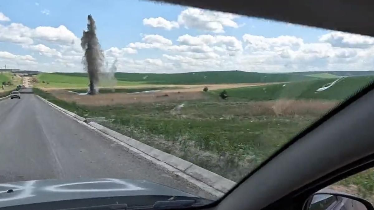 Журналисты AFP попали под обстрел на трассе из Бахмута в Лисичанск Журналисты AFP попали под обстрел на трассе из Бахмута в Лисичанск