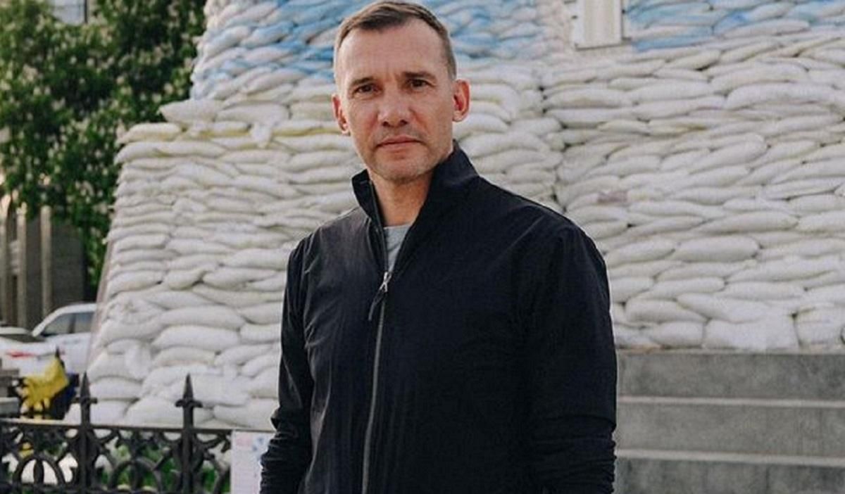 Щасливий їх обійняти, – Шевченко зустрівся з мамою та сестрою у Мілані: сімейне фото