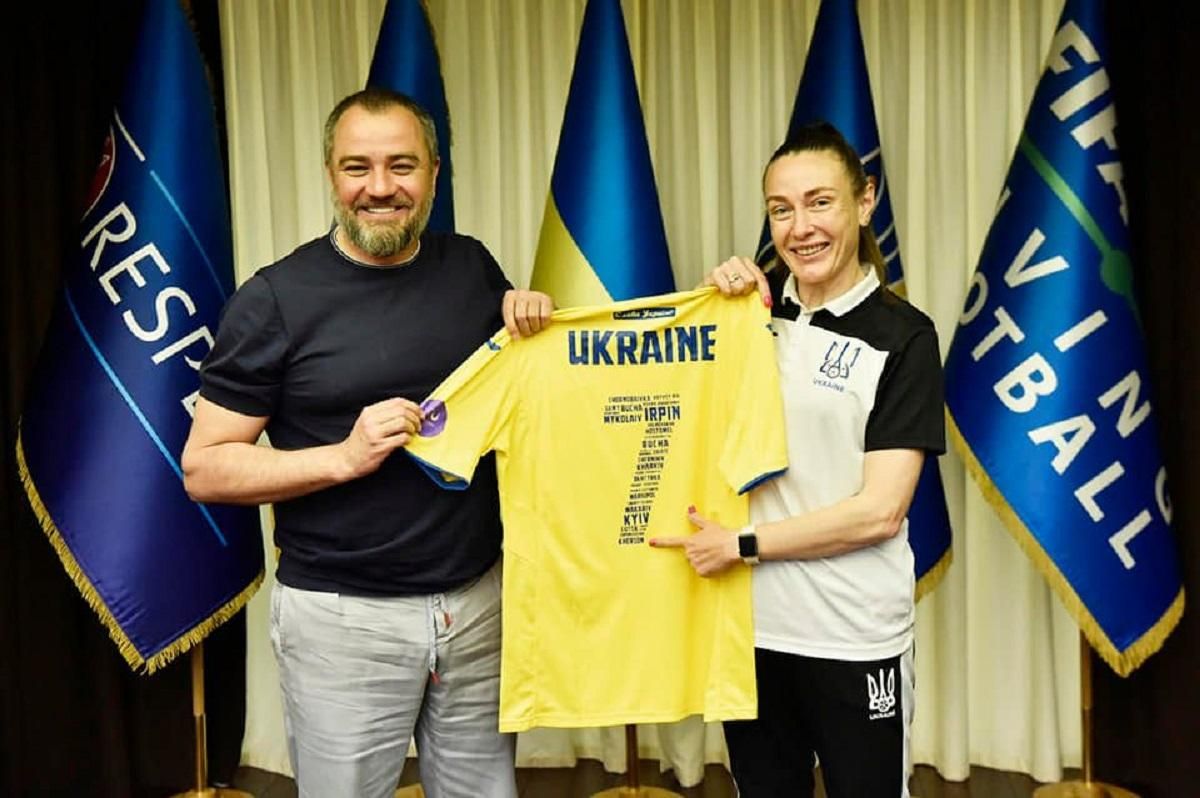 Пережила окупацію, полон за відмову працювати на ворога: Павелко зустрівся з арбітринею Петровою