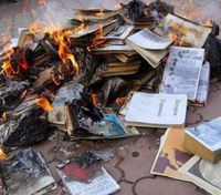 Российские оккупанты уничтожают украинские библиотеки и книги
