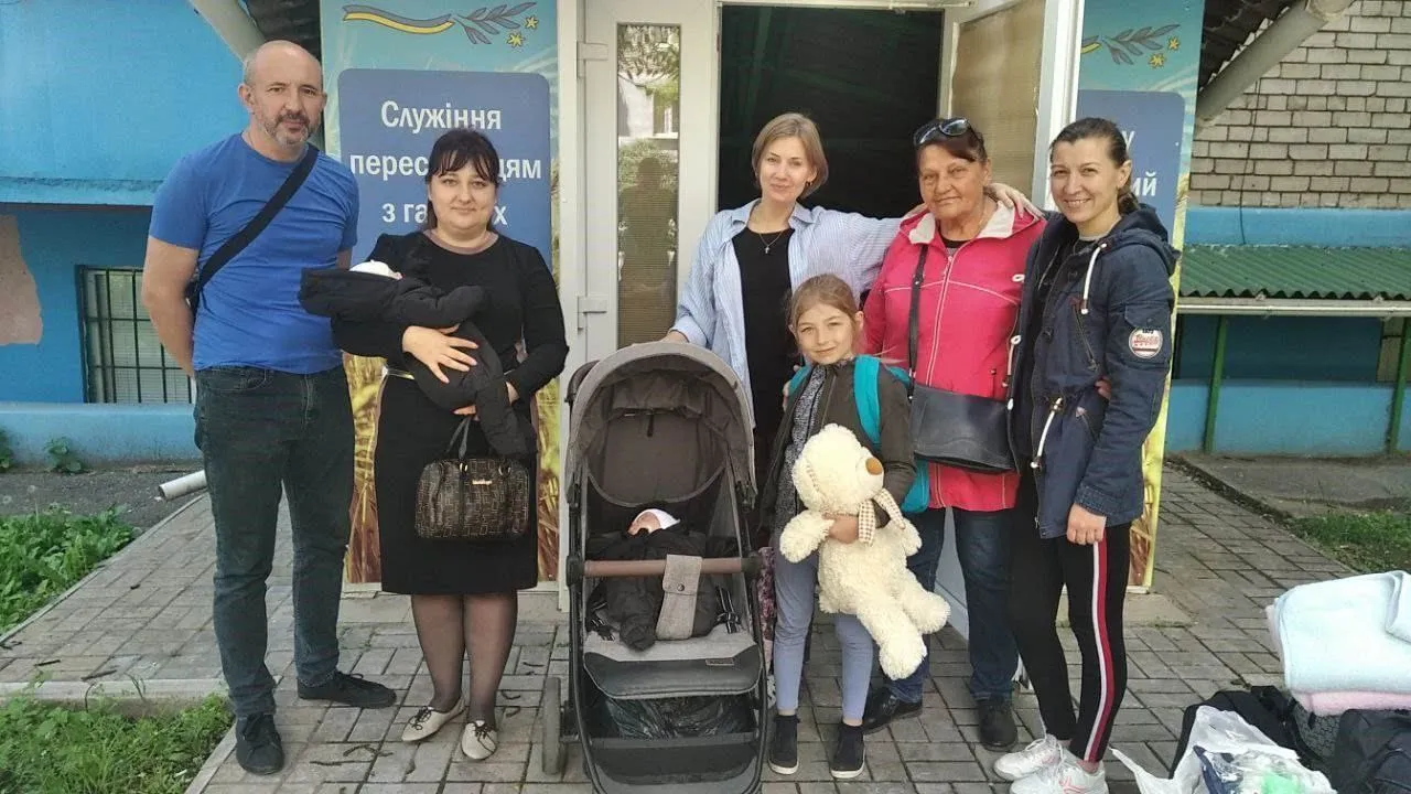 Катерина з дітьми та волонтерами Катерина з дітьми та волонтерами