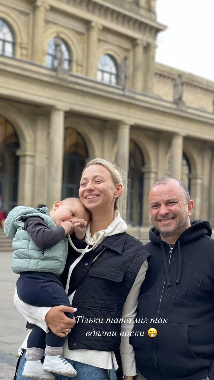 Виктор Павлик с женой и сыном в Германии