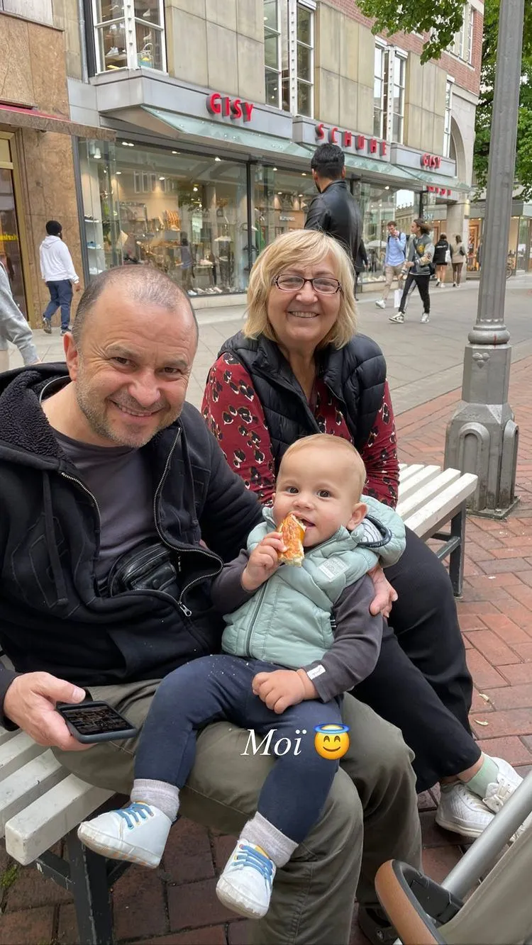 Виктор Павлик с сыном и тещей в Германии Виктор Павлик с сыном и тещей в Германии