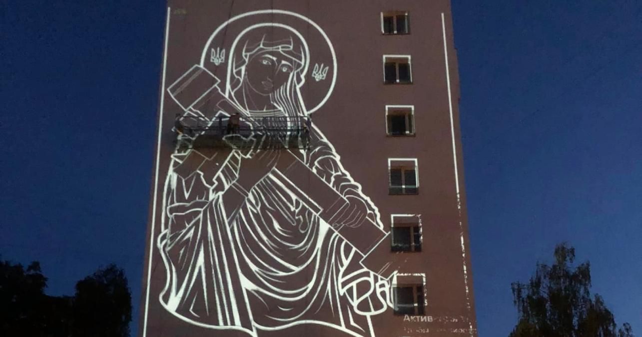 У Раді церков обурені муралом "Свята Джавеліна" у Києві