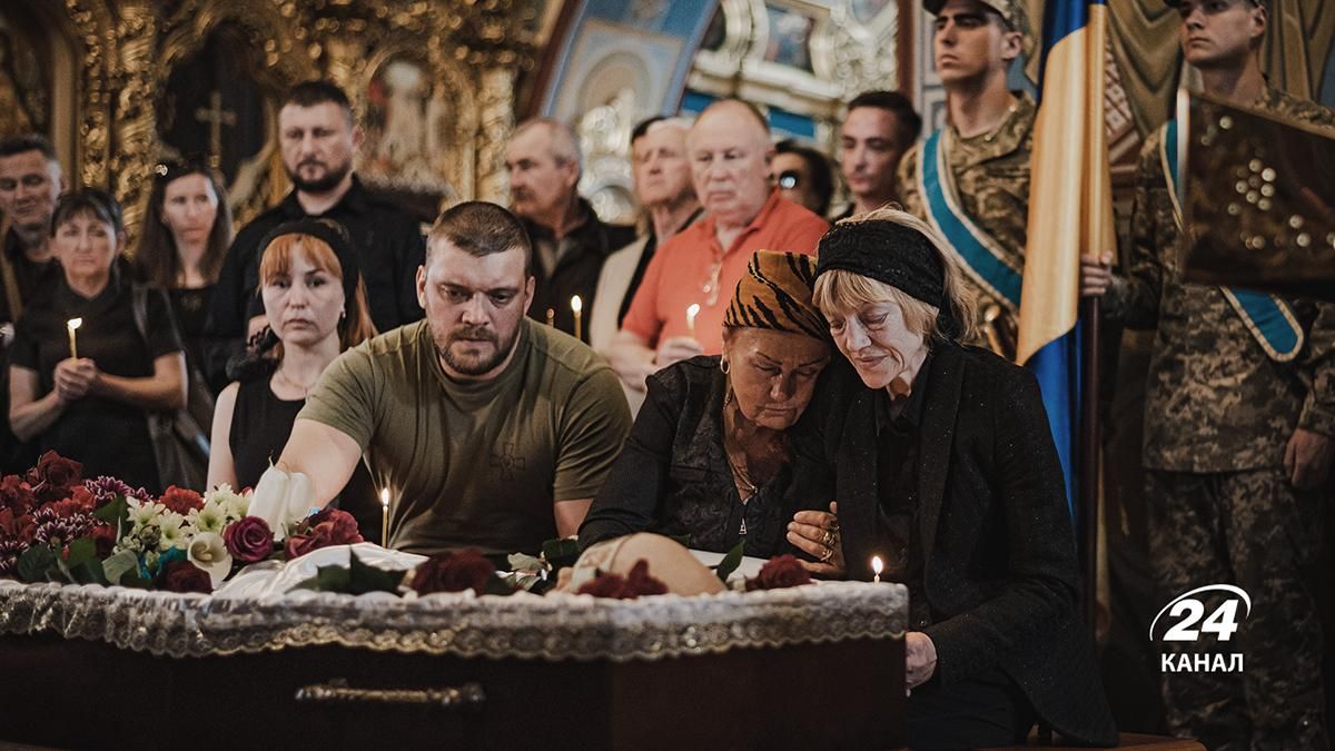 У Києві попрощалися із розвідником Едуардом "Ахіллесом" Трепільченком: фото з церемонії У Києві попрощалися із розвідником Едуардом "Ахіллесом" Трепільченком: фото з церемонії