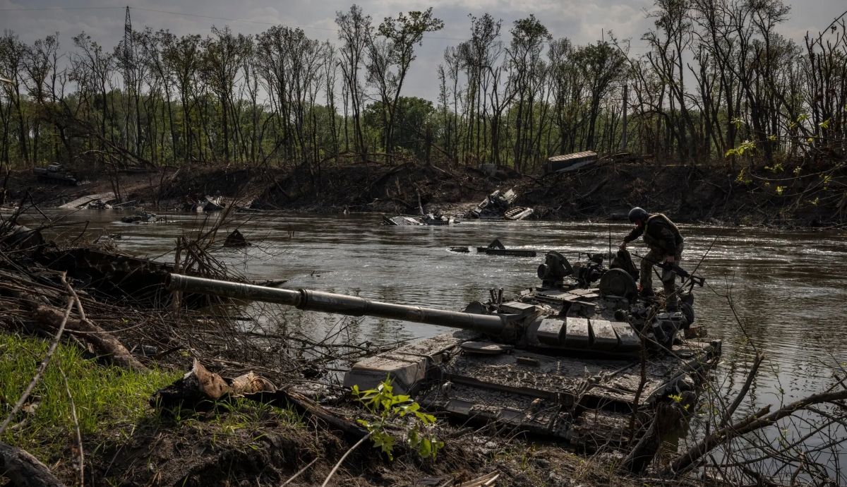 Переправа в Белогоровке стала могилой 400 россиянам: The New York Times показало красноречивые фото Переправа в Белогоровке стала могилой 400 россиянам: The New York Times показало красноречивые фото