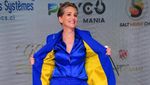 В сине-желтом костюме: Шэрон Стоун поддержала Украину на Каннском кинофестивале