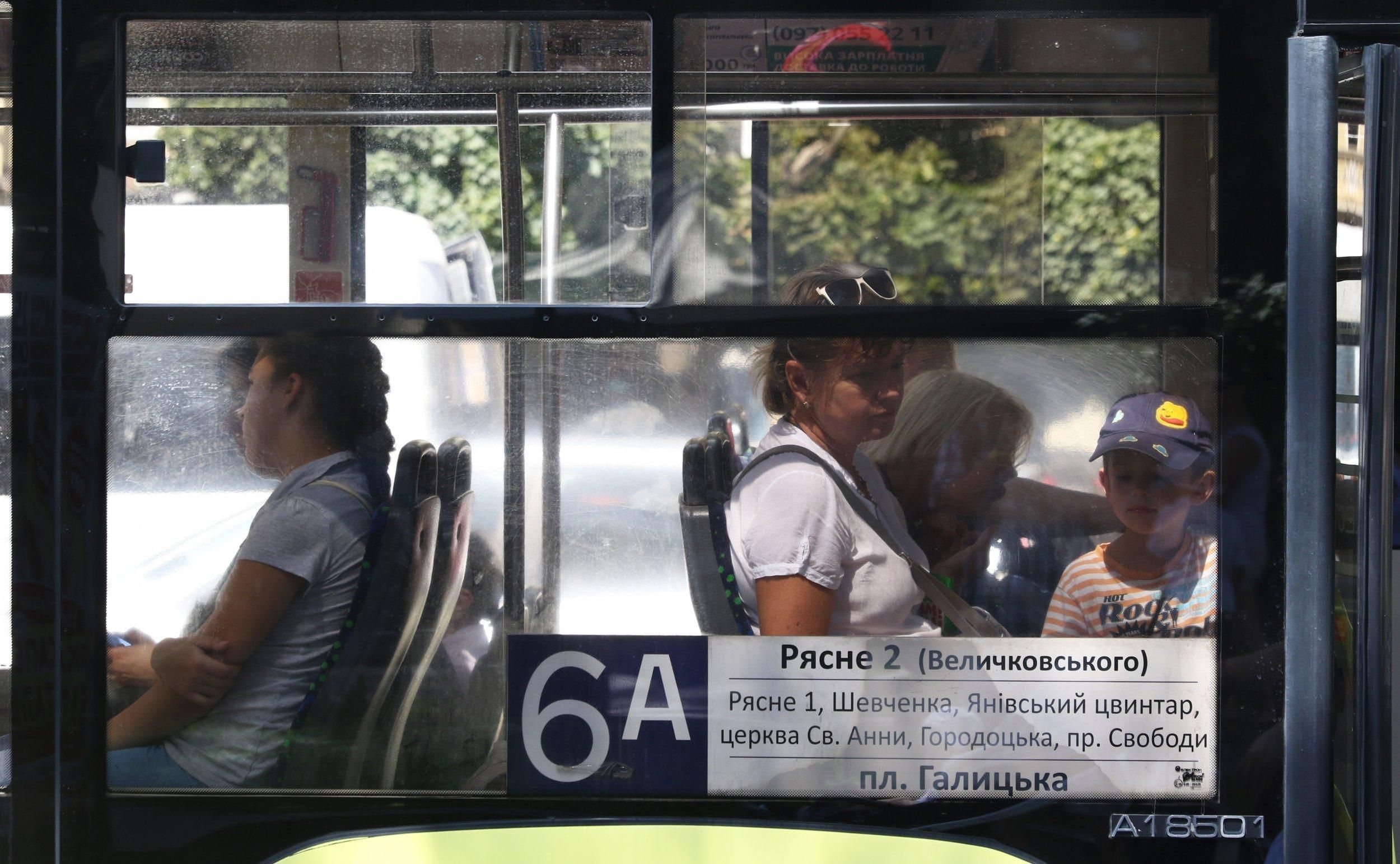 Стоимость проезда во львовских маршрутках подняли до 15 гривен