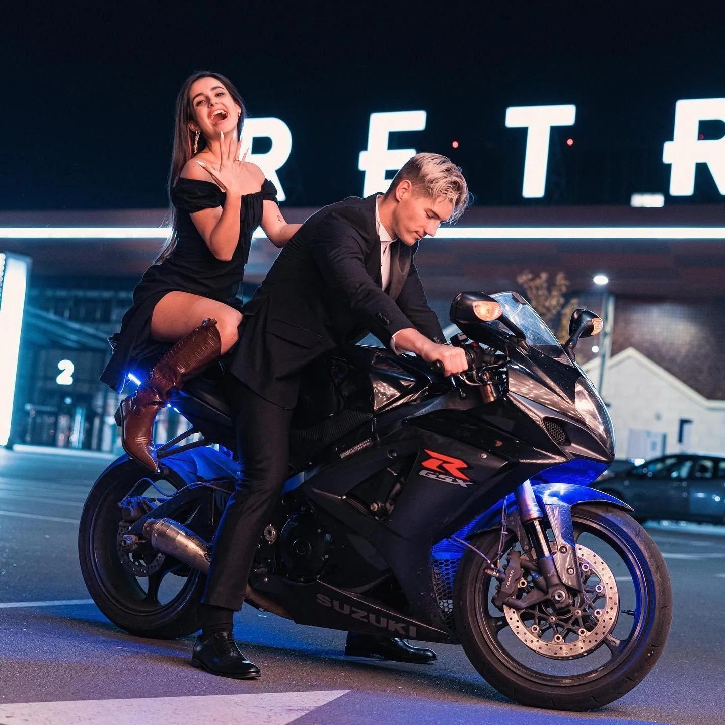 Анна Трінчер з нареченим Олександром Волошиним Анна Трінчер з нареченим Олександром Волошиним