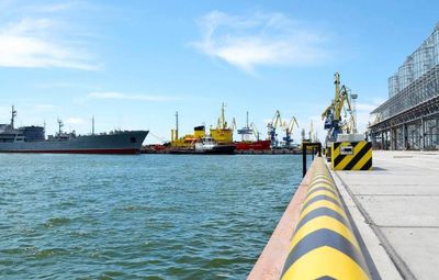 Окупанти лише імітують бурхливу діяльність щодо виведення цивільних суден з українських портів