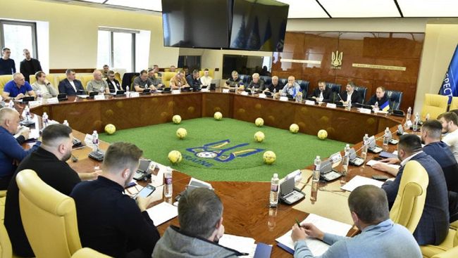 Футболу в Україні – бути: перші підсумки засідання УПЛ та представників клубів